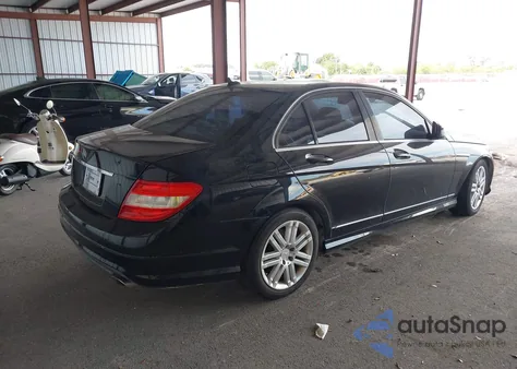 2009 Mercedes-Benz C 300 Luxury/Sport z USA, uszkodzony, nr VIN WDDGF54X89F225624